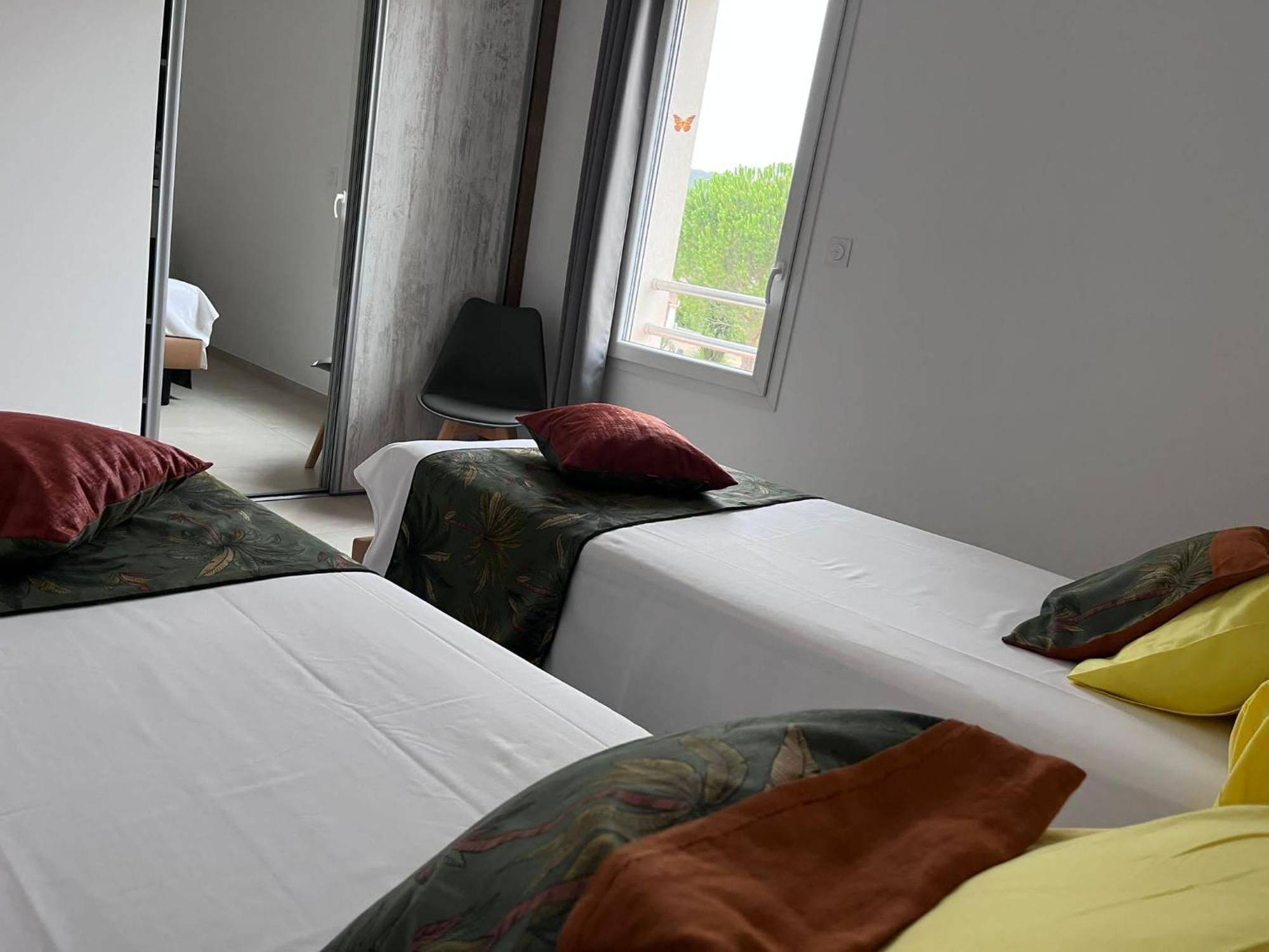 Val Des Bruyeres - Gite 15Mn Pezenas Avec Terrasse Et Cour Close - Parking Privatif Securise - Wifi Ftth Gratuit Neffies Dış mekan fotoğraf