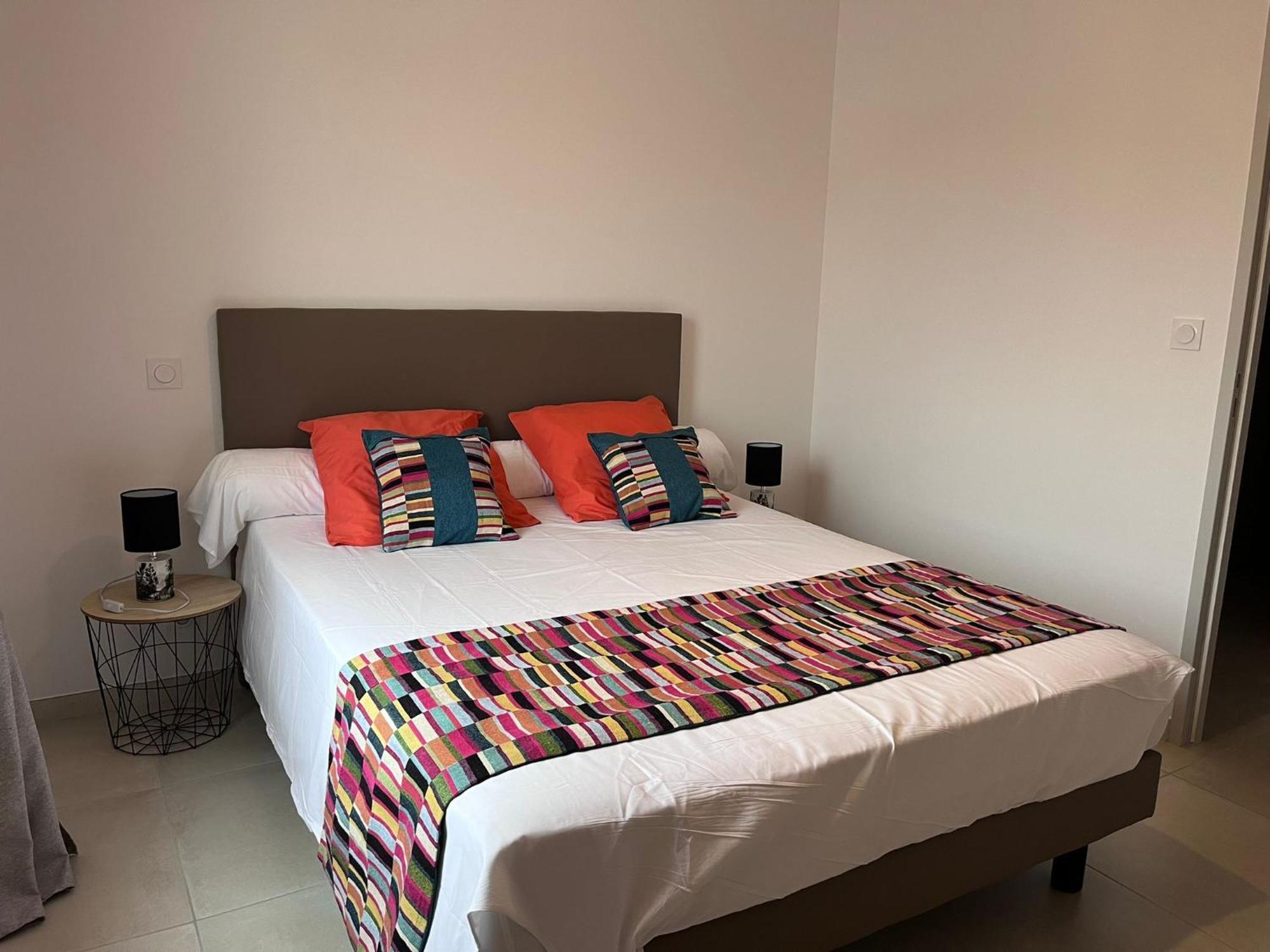 Val Des Bruyeres - Gite 15Mn Pezenas Avec Terrasse Et Cour Close - Parking Privatif Securise - Wifi Ftth Gratuit Neffies Dış mekan fotoğraf