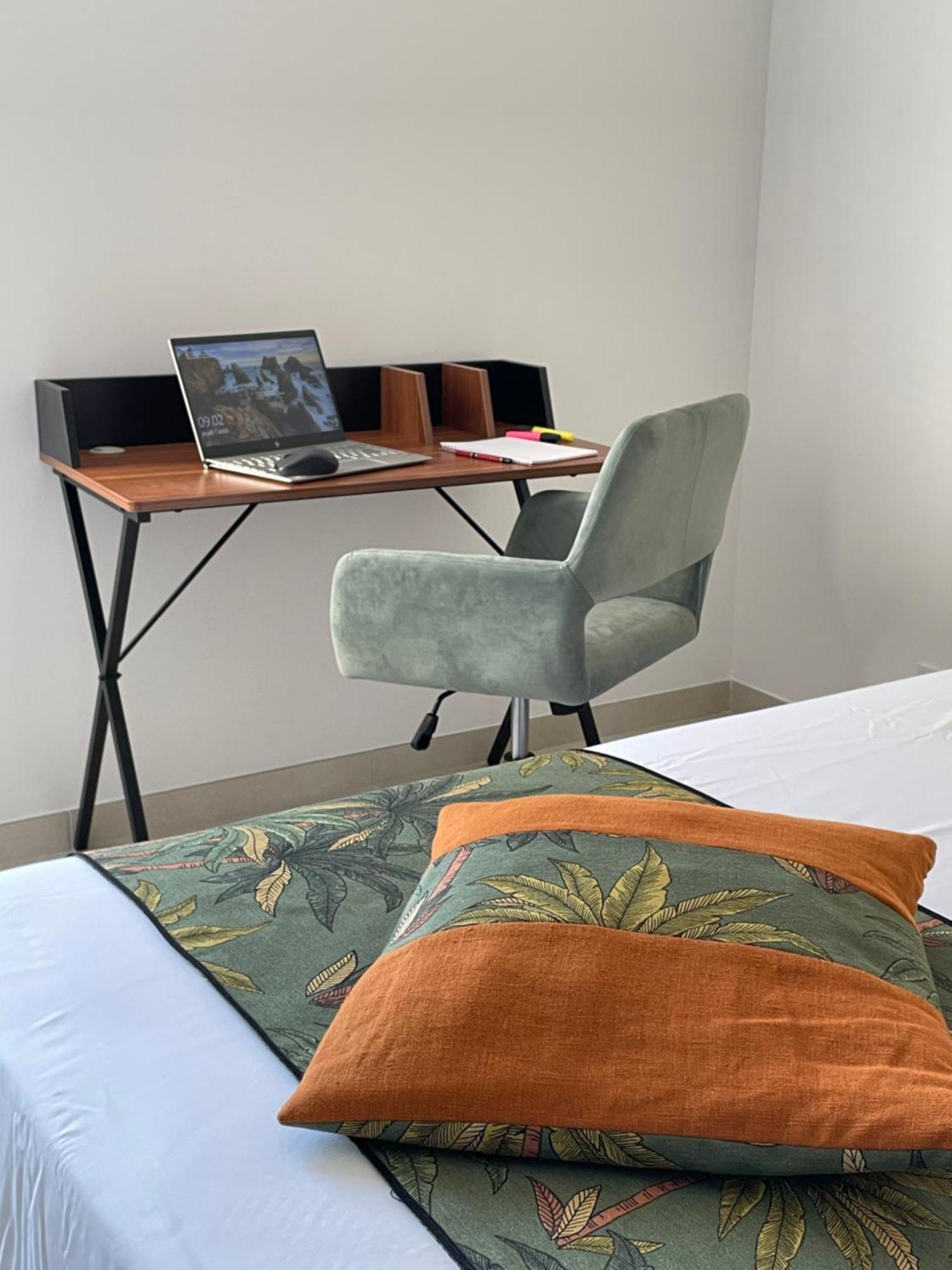 Val Des Bruyeres - Gite 15Mn Pezenas Avec Terrasse Et Cour Close - Parking Privatif Securise - Wifi Ftth Gratuit Neffies Dış mekan fotoğraf